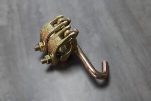 Double coupler tie hook